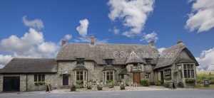 British / English pubs, Historic Waggon and Horses pub, with thatched roof, near Wilton,
